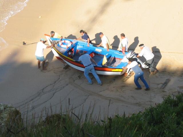 gal/Roy_Allen/Carvoeiro/Fishermen & boat1.jpg